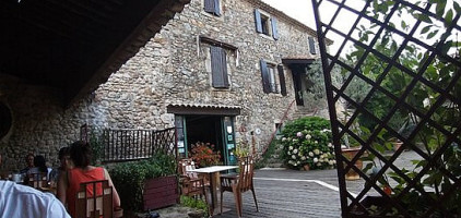 Auberge Du Peras outside