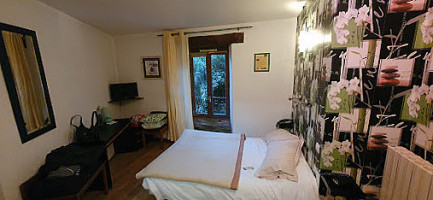 Auberge Du Peras inside
