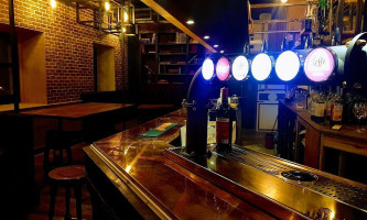 Le Corsaire Pub inside