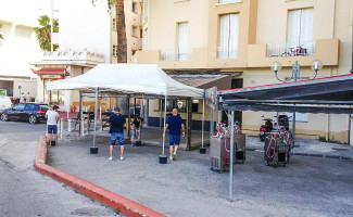 Le Corsaire Pub outside