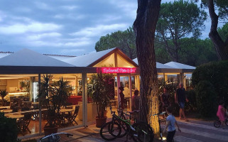 Le Corsaire Pub outside