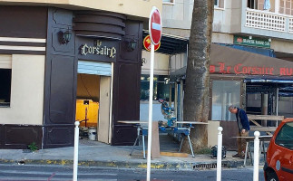 Le Corsaire Pub outside