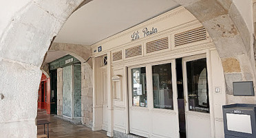 Lili Pasta Et Gourmandise outside