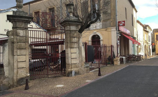CAFE DE LA GRILLE outside