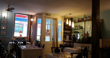 Le Papillon Bleu inside