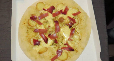 La Pat'a Pizza food