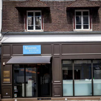 Maximin Hellio outside