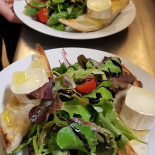 Auberge du Saint-Graal food