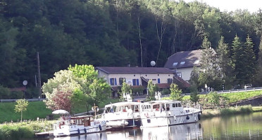 Auberge du Coney outside