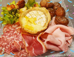 Vin Et Whisky Maison Claudel food
