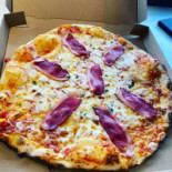 Le Kiosque à Pizzas Aix-villemaur-pâlis food