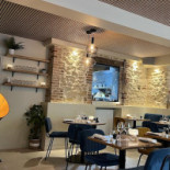 Les Passantes Dentro