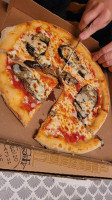 Pizzeria Reno'mets food