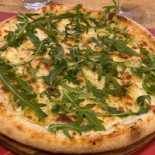 Pizzeria Reno'mets food