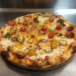 Pizzeria Reno'mets food