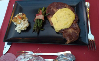 Aux Quatre Saisons food