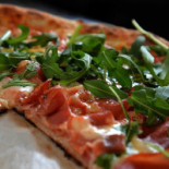 L'art De La Pizza food