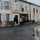 Les Cluzeaux outside