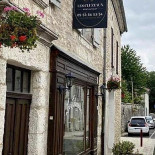 Les Cluzeaux outside