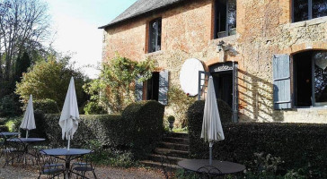 L'hostellerie Du Château outside