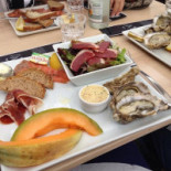 Le V, Ars En RÉ Comida