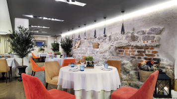 Piazza Italiana À l'intérieur