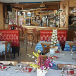 Le Chalet Suisse Dentro