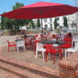 L'en Avant Café outside