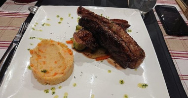 Le Petit Voisin food