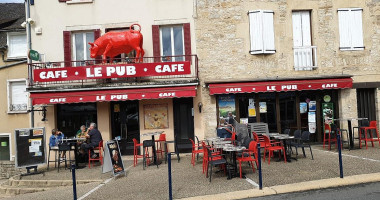 Le Pub Brasserie Pizzeria outside
