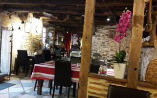 La Table Gourmande De Ghislaine Pot inside