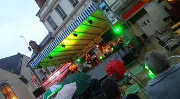 L'Entracte Brasserie outside