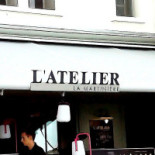 L'atelier outside