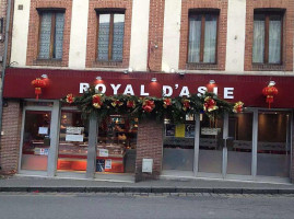 Royal D’asie outside