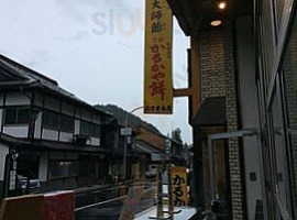 La Table Du Beaurecueil outside