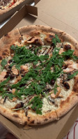 Pizzeria La Maïoun food