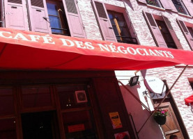 Café Des Négociants outside