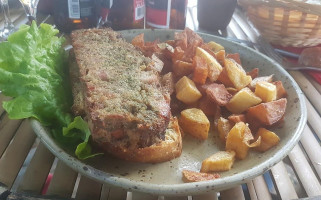 Aux Pirates De Saint Malo food