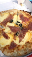 Les Pizzas De Charlotte food