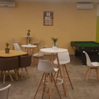 Au Rencard inside