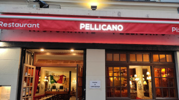 Le Pellicano outside