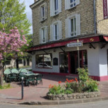 Au Rendez-vous Des Amis outside