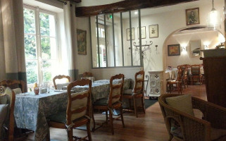 Au Vieux Marly Dentro