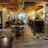 La Reine Des Prés Dentro