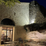 La Reine Des Prés Exterior