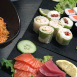 Sushi Story food