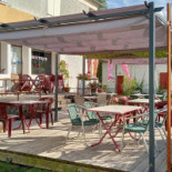 L'ideal Cafe Exterior