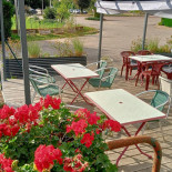 L'ideal Cafe Exterior