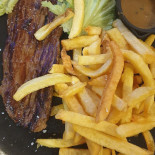 Chez Jacqueline food