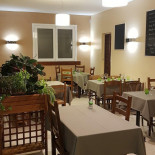 Chez Jacqueline inside